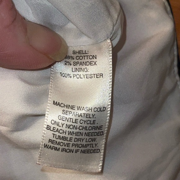 White House Black Market floral skirt - Picture 5 of 7